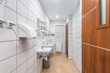 Фото номера Четырехместный номер с общей ванной комнатой Хостелы Luxhostel24 Warsaw г. Варшава 5