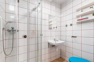 Фото номера Односпальная кровать в общем номере с 10 кроватями Хостелы Luxhostel24 Warsaw г. Варшава 6