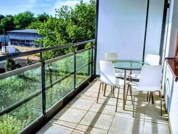 Фото номера Двухместный номер с 1 кроватью и балконом Хостелы Vitalia Apart Rooms Bobrowiecka г. Варшава 5