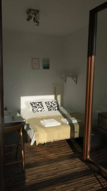 Фото номера Двухместный номер с 1 кроватью и балконом Хостелы Vitalia Apart Rooms Bobrowiecka г. Варшава 8