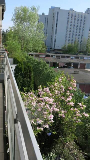 Фото номера Двухместный номер с 1 кроватью и балконом Хостелы Vitalia Apart Rooms Bobrowiecka г. Варшава 6