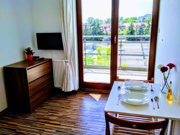 Фото номера Двухместный номер с 1 кроватью и балконом Хостелы Vitalia Apart Rooms Bobrowiecka г. Варшава 4