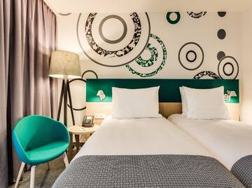 Фото номера Двухместный номер с 2 отдельными кроватями Отель Holiday Inn - Warsaw City Centre г. Варшава 2
