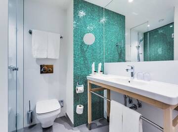Фото номера Двухместный номер с 1 кроватью - Для некурящих Отель Holiday Inn - Warsaw City Centre г. Варшава 14