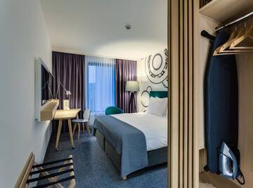 Фото номера Двухместный номер с 1 кроватью - Для некурящих Отель Holiday Inn - Warsaw City Centre г. Варшава 3