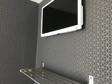 Фото номера Двухместный номер с 1 кроватью и общей ванной комнатой Хостелы Loft Car Factory г. Варшава 3