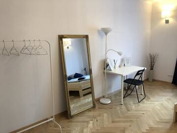 Фото номера Большой двухместный номер с 1 кроватью Хостелы HaLo Rooms City Centre г. Варшава 3