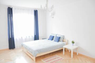 Фото номера Большой двухместный номер с 1 кроватью Хостелы HaLo Rooms City Centre г. Варшава 11