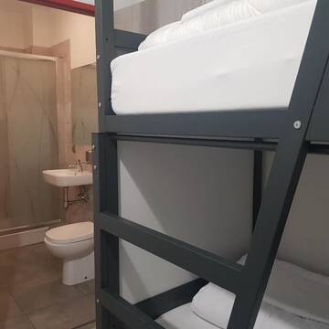 Фото номера Односпальная кровать в общем номере с 4 кроватями Отели типа «постель и завтрак» Oki Doki OLD TOWN г. Варшава 7