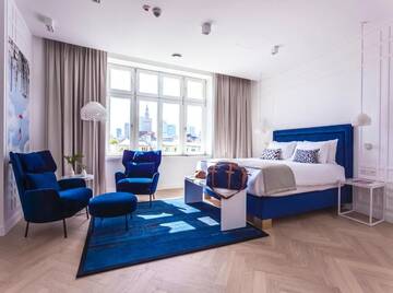 Фото номера Улучшенный номер с кроватью размера «king-size» Отель Hotel Indigo Warsaw Nowy Świat г. Варшава 2