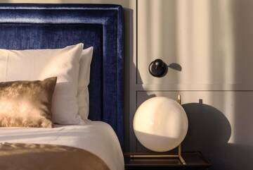 Фото номера Полулюкс с кроватью размера &quot;queen-size&quot; - для некурящих Отель Hotel Indigo Warsaw Nowy Świat г. Варшава 3