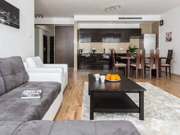 Фото номера Апартаменты Делюкс с 1 спальней Апартаменты Chopin Apartments - Platinum Towers г. Варшава 3