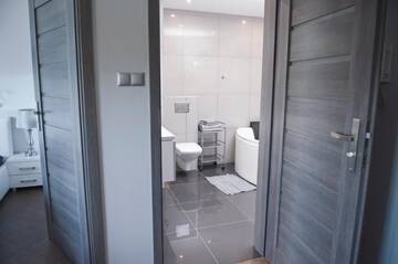 Фото номера Апартаменты с гидромассажной ванной Апартаменты Apartamenty Nad Jeziorkiem г. Варшава 14