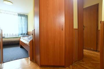 Фото номера Семейный номер с ванной комнатой Комплексы для отдыха с коттеджами/бунгало Dobre Miejsce Dom Rekolekcyjny г. Варшава 2