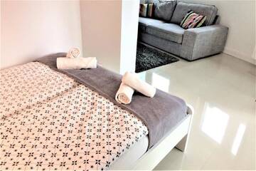 Фото номера Номер-студио Делюкс с балконом Апартаменты erApartments Wronia Oxygen г. Варшава 7