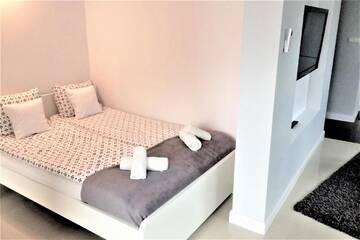Фото номера Номер-студио Делюкс с балконом Апартаменты erApartments Wronia Oxygen г. Варшава 8