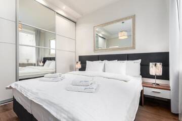 Фото номера Апартаменты с 2 спальнями - Zelazna Апартаменты Apartament Chmielna by Your Freedom г. Варшава 17