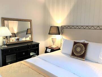 Фото номера Deluxe Suite with Old Town View Апартаменты Luxury Suites &amp; Apartments MONDRIAN UNESCO Old Town г. Варшава 8