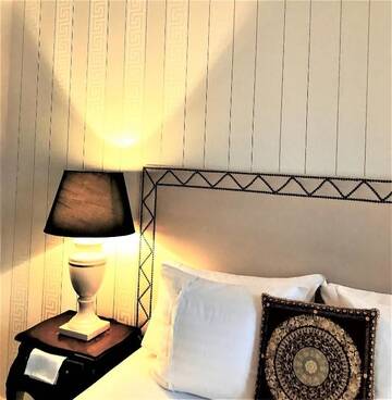 Фото номера Deluxe Suite with Old Town View Апартаменты Luxury Suites &amp; Apartments MONDRIAN UNESCO Old Town г. Варшава 19
