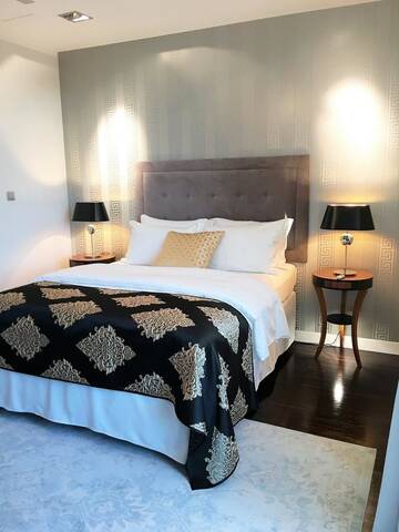 Фото номера Luxury Two Bedroom Suite with Old Town view Апартаменты Luxury Suites &amp; Apartments MONDRIAN UNESCO Old Town г. Варшава 3