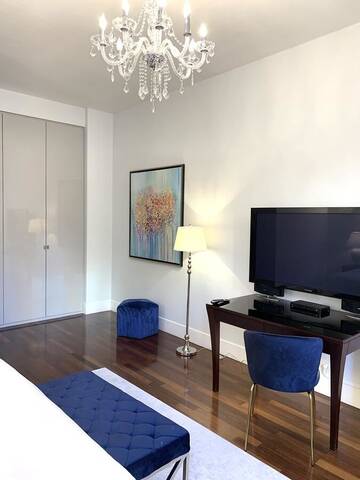 Фото номера Mondrian Royal Suite with Main Market Square view Апартаменты Luxury Suites &amp; Apartments MONDRIAN UNESCO Old Town г. Варшава 8