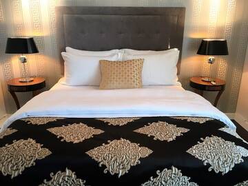Фото номера Luxury Two Bedroom Suite with Old Town view Апартаменты Luxury Suites &amp; Apartments MONDRIAN UNESCO Old Town г. Варшава 7