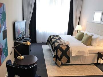Фото номера Luxury Two Bedroom Penthouse with Market Square view Апартаменты Luxury Suites &amp; Apartments MONDRIAN UNESCO Old Town г. Варшава 6