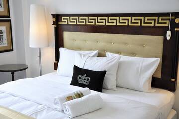 Фото номера Роскошный суперлюкс, вид на рыночную площадь Апартаменты Luxury Suites &amp; Apartments MONDRIAN UNESCO Old Town г. Варшава 4