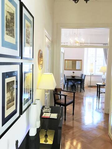 Фото номера Роскошный люкс с видом на Рыночную площадь Апартаменты Luxury Suites &amp; Apartments MONDRIAN UNESCO Old Town г. Варшава 3