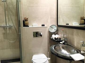 Фото номера Deluxe Suite with Old Town View Апартаменты Luxury Suites &amp; Apartments MONDRIAN UNESCO Old Town г. Варшава 22