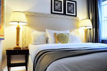 Фото номера Роскошный люкс с видом на Рыночную площадь Апартаменты Luxury Suites &amp; Apartments MONDRIAN UNESCO Old Town г. Варшава 10