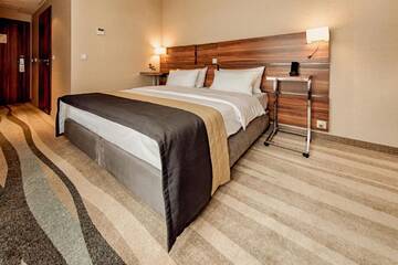 Фото номера Улучшенный двухместный номер с 1 кроватью Отель Warsaw Plaza Hotel г. Варшава 5
