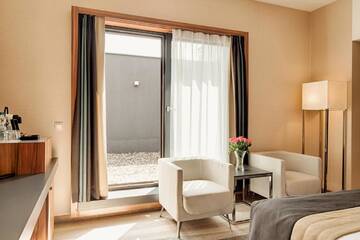 Фото номера Улучшенный двухместный номер с 1 кроватью Отель Warsaw Plaza Hotel г. Варшава 3
