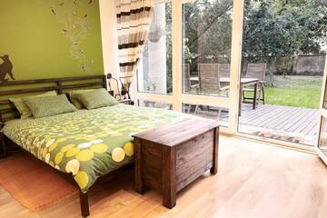 Фото номера Апартаменты с террасой Апартаменты Lovely Garden Flat near Royal Park г. Варшава 27