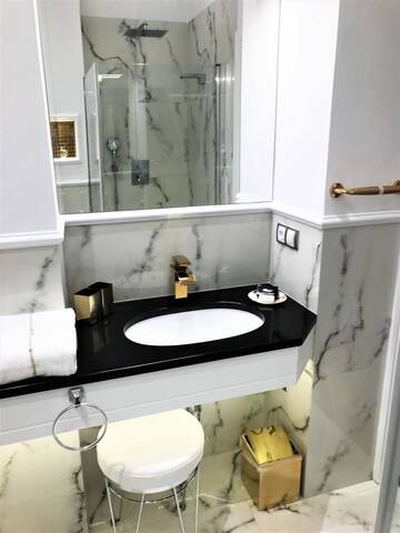 Фото номера Роскошный люкс с 2 спальнями и видом на старый город Апартаменты Luxury Apartments MONDRIAN Old Town Market Square III г. Варшава 7