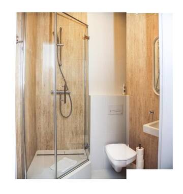 Фото номера Стандартный трехместный номер-студио Апартаменты Smolna Apartments by Your Freedom г. Варшава 48