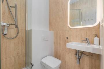 Фото номера Стандартный трехместный номер-студио Апартаменты Smolna Apartments by Your Freedom г. Варшава 26