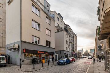 Фото номера Стандартный трехместный номер-студио Апартаменты Smolna Apartments by Your Freedom г. Варшава 4