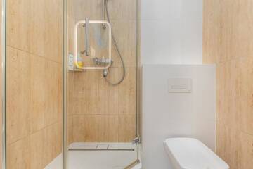 Фото номера Стандартный трехместный номер-студио Апартаменты Smolna Apartments by Your Freedom г. Варшава 39