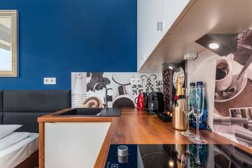 Фото номера Стандартный трехместный номер-студио Апартаменты Smolna Apartments by Your Freedom г. Варшава 18