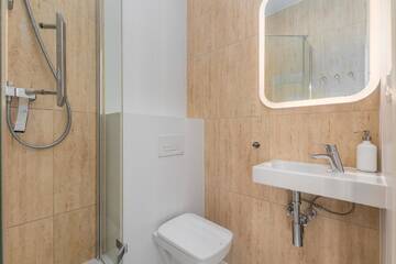 Фото номера Стандартный трехместный номер-студио Апартаменты Smolna Apartments by Your Freedom г. Варшава 13