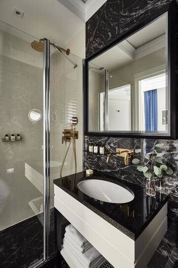 Фото номера Улучшенный двухместный номер с 1 кроватью Отель Teatro Hotel г. Варшава 4