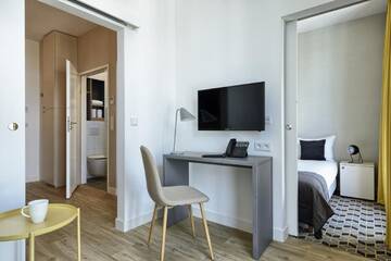 Фото номера Улучшенный номер с кроватью размера «queen-size» Отель Arche Hotel Poloneza г. Варшава 3