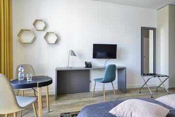 Фото номера Просторный двухместный номер с 2 отдельными кроватями Отель Arche Hotel Poloneza г. Варшава 2