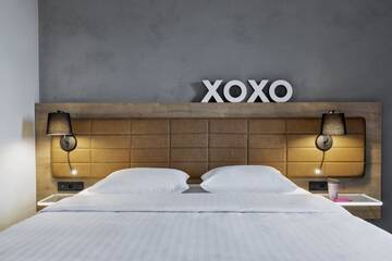 Фото номера Номер с кроватью размера «queen-size» Отель Moxy Warsaw Praga г. Варшава 4