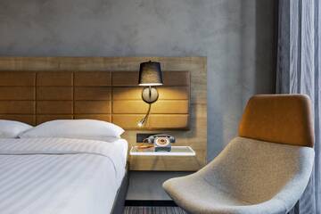 Фото номера Номер с кроватью размера «queen-size» Отель Moxy Warsaw Praga г. Варшава 8