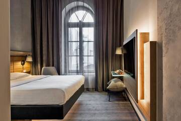 Фото номера Номер с кроватью размера «queen-size» Отель Moxy Warsaw Praga г. Варшава 12