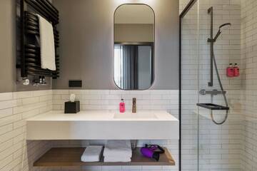 Фото номера Номер с кроватью размера «queen-size» Отель Moxy Warsaw Praga г. Варшава 16