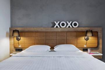 Фото номера Номер с кроватью размера «queen-size» Отель Moxy Warsaw Praga г. Варшава 11