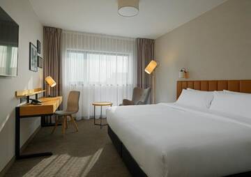 Фото номера Классический номер с 1 кроватью размера «king-size» Отель Four Points by Sheraton Warsaw Mokotow г. Варшава 5